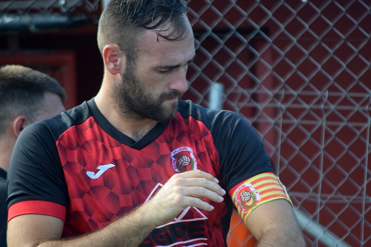 racingvallbona's tweet photo. ¡Estrenando capitanía! ©️

@llorca_albert lució el brazalete de capitán en el encuentro de este domingo en #Vallbona.

#ThisIsVallbona | #Futbolcat https://t.co/XNb2dXE0AG