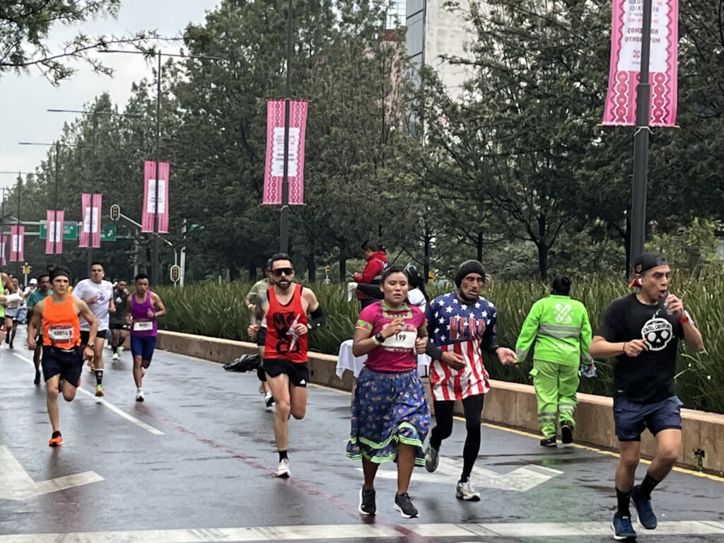 _Tiempo_Real's tweet photo. Los mejores momentos del maratón internacional de la Ciudad de México 2022 👇🏃🏼♀️🦵 https://t.co/rJsRD98icD
#MaratonCDMX
#MaratonCDMX2022
#MaratonCDMXTelcel
#correra
@UNAM_MX
@GobiernoMX https://t.co/6wIfEUtCt7