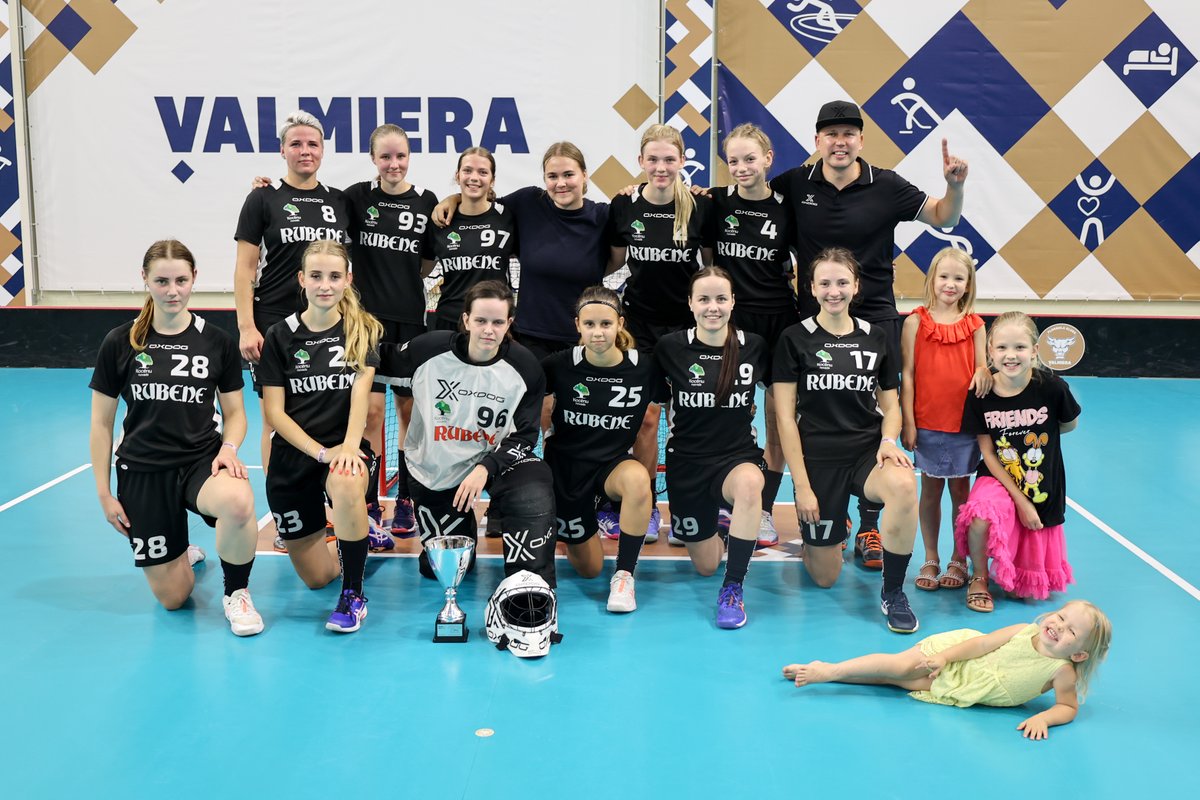 ⚫️🟡 Dāmu komanda trešo gadu pēc kārtas svin uzvaru "Latvian Open" turnīrā! Simboliskajā izlasē tika iekļauta sieviešu grupas rezultatīvākā spēlētāja Marta Lība Zameca. #KopāMēsEsamLabākie #florbols #floorball