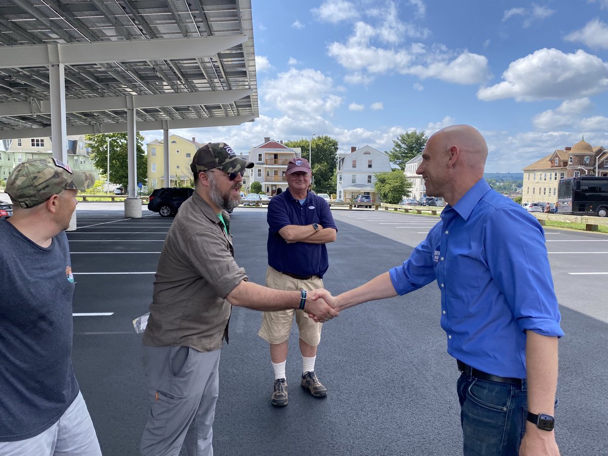 qpalfrey's tweet photo. I’m in Worcester with with voters casting their ballot early! Go vote today at the Worcester Senior Center or find a voting location near you! 🗳 #mapoli https://t.co/gzLj7rE8Bf https://t.co/saYNt3lz4I