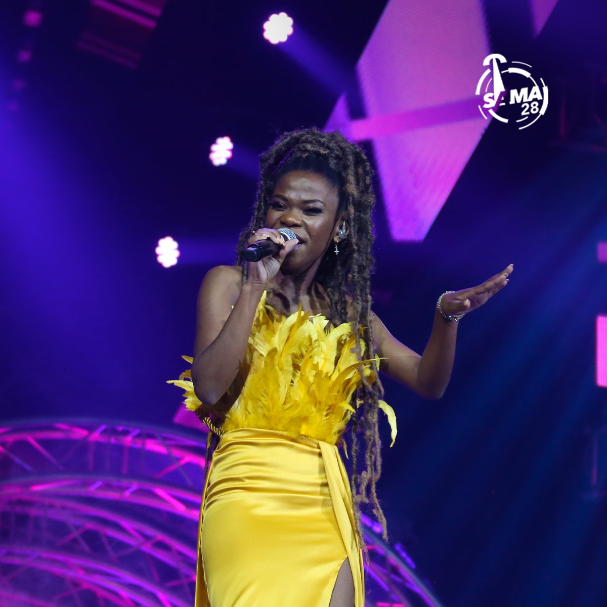 TheSAMAs's tweet photo. The vibes tonight are lit!🔥 #SAMA28 https://t.co/3xYUdltHke