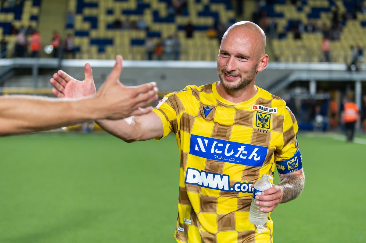 ToniLeistner's tweet photo. Good 3 points at home. Now focus on the big derby against @KRCGenkofficial 💪🏻
#STVV #KVMECHELEN #jupilerproleague🇧🇪 #BFG #TL37 https://t.co/rLvtLHjhQ0