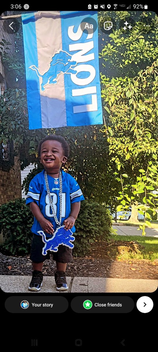 Mr_Sdot_Johnson's tweet photo. I got the hottest Kids in the game wearing my chain.  @Lions #MrLionBling #onepride #GameDay #NewPride #DetroitvsEverybody #313Grit #HardKnocks #Lionsden #Lionblood https://t.co/JkRkgj6P3X