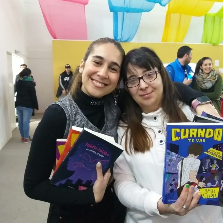 c_l2017's tweet photo. @FDoficial @Juanitotwittea pame en comodoro  #feriadellibro https://t.co/nrhvf0Ky0R