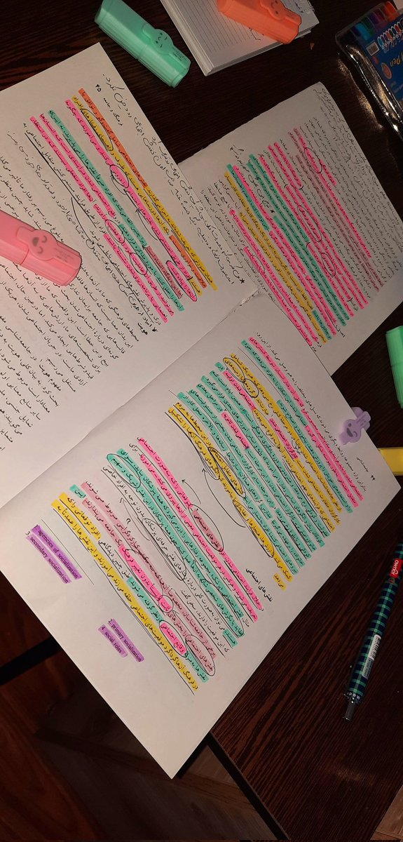 UNIVERS_AM's tweet image. عشق میتونه کاغد های سخت و بی روح یه کتاب رو نرم و رنگی کنه♡◇