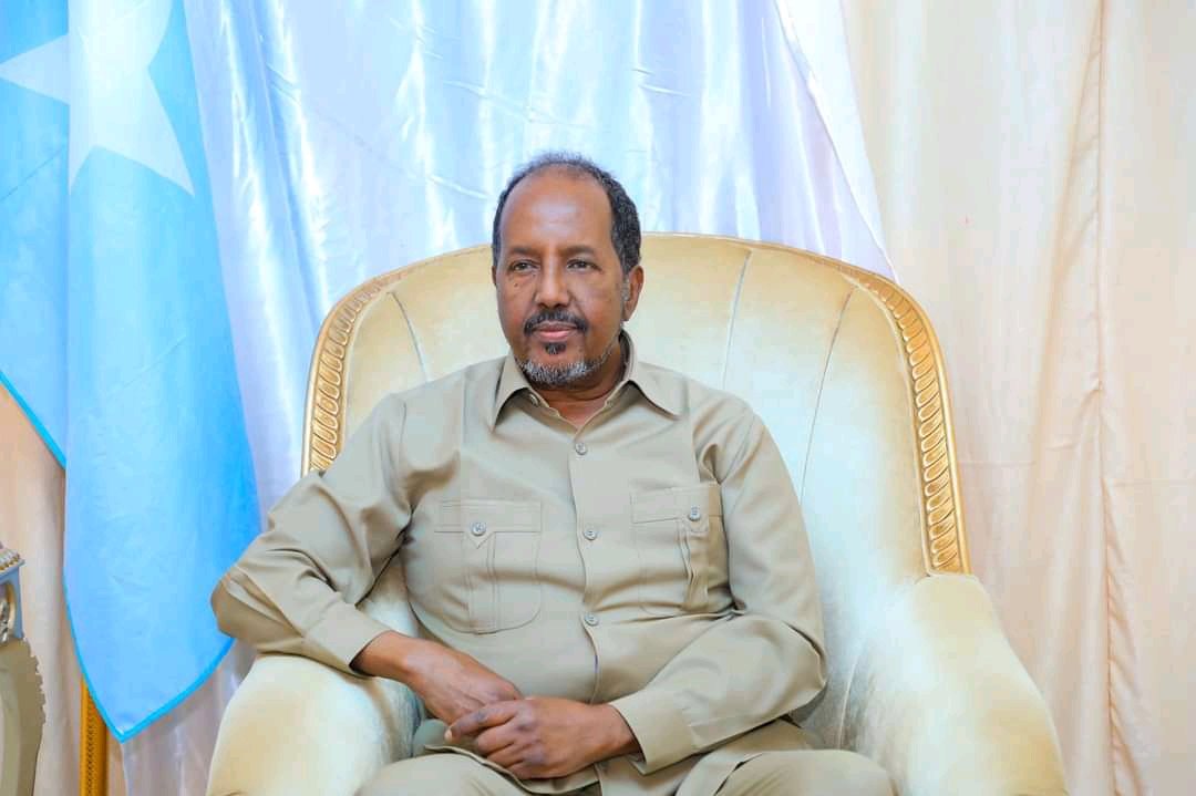 SomCusub's tweet photo. (1/2) The President of the Federal Republic of Somalia H.E @HassanSMohamud at the Presidency of Puntland State in Garowe held a consultation meeting with some of the cultural leaders of Puntland. https://t.co/nRTPTRlEJG