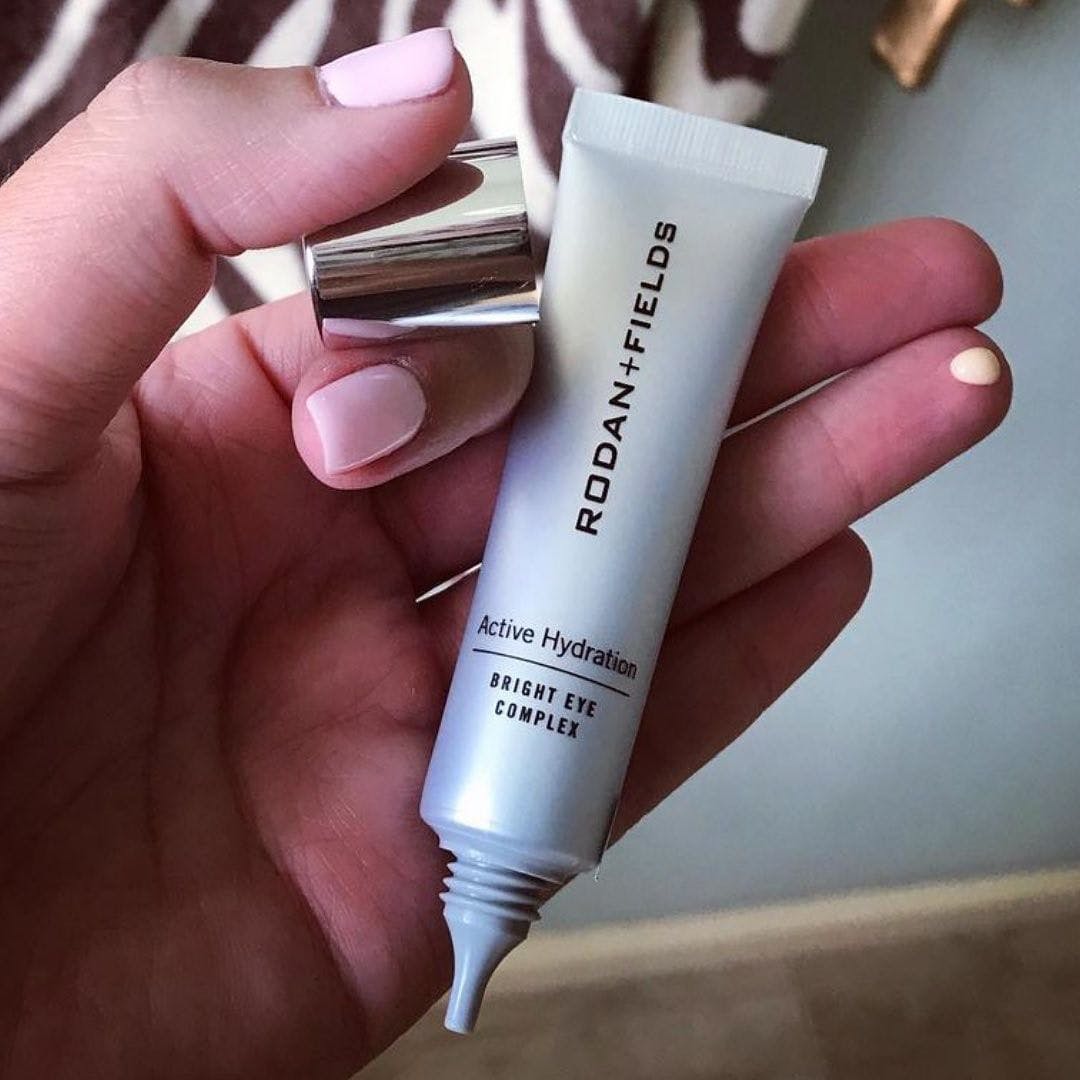 TheWennerCircle's tweet photo. Active Hydration Bright Eye Complex

Wake up to younger-looking eyes. Our illuminating gel cream reduces visible dark circles + under-eye puffiness over time. #thewennerscircle https://t.co/WUIX4pmzUN