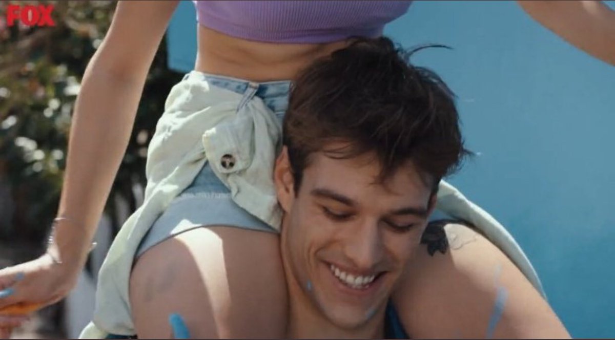 Ege’nin çağrı zeynodan hoşlanmasına ve bunu söylemesine rağmen Ege sırf gıcıklık için zeynonun yanına  gitti kimse #EgZey savunmasın benn #ZeyÇağ tarafındayım