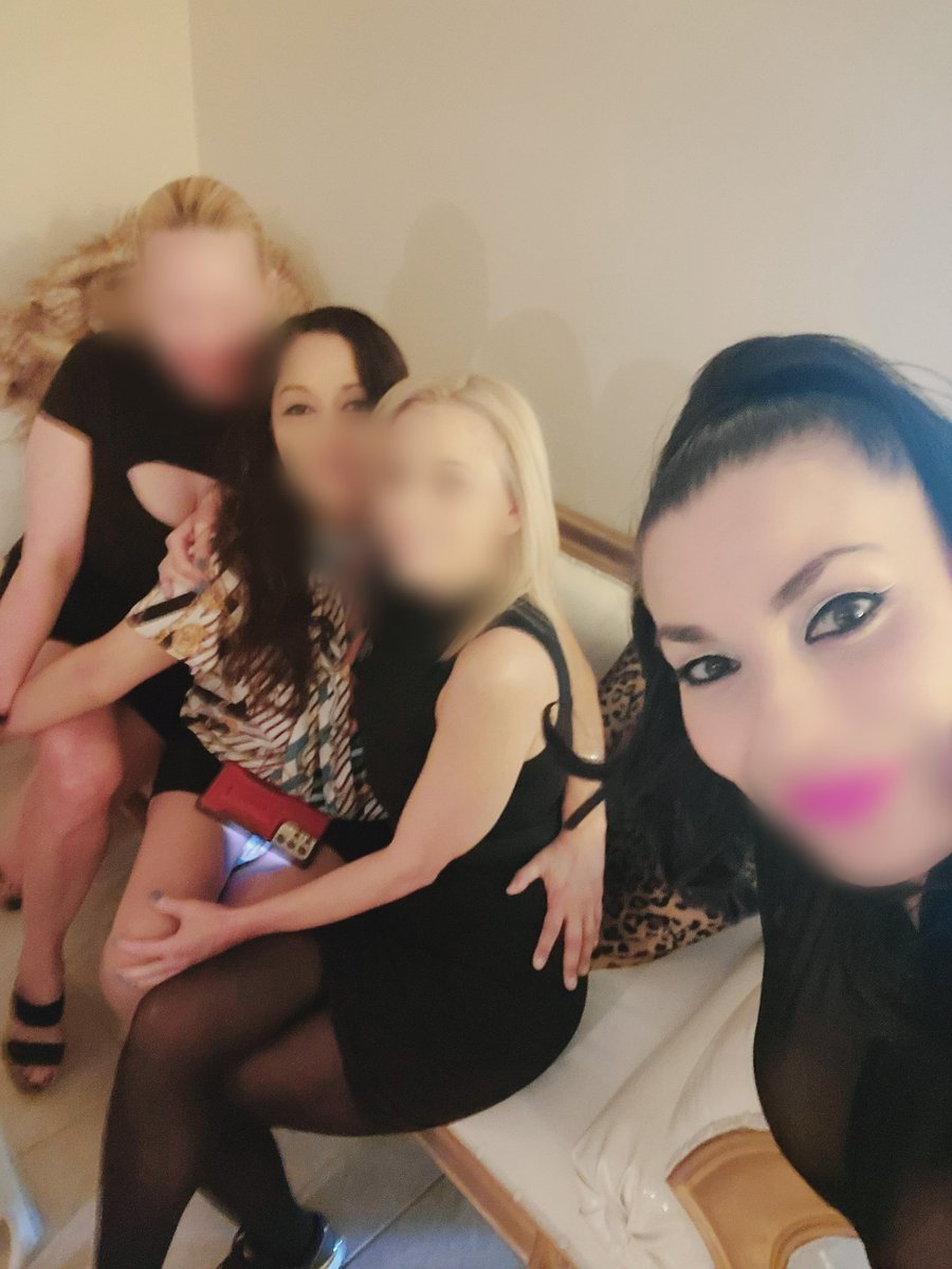DommeArmada's tweet photo. Good times with great friends and adoring slaves at the Domme Armada Temple. 🛐🏛👯‍♀️👯‍♀️ @MiaLatina4u @LillyLoveLatex @goddess_raen @GypsyMistress #DommeArmada #goddesslife https://t.co/6JOoQ8hjoh