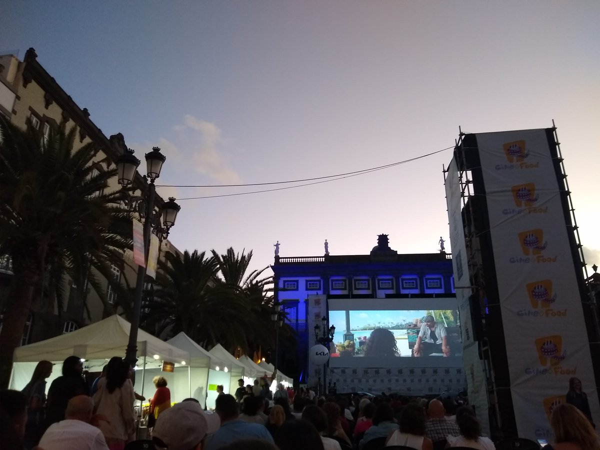 CineMasFood's tweet photo. Hoy tenemos la jornada más musical de #cinemasfood2022. En la Plaza Santa Ana, con la música de Lin-Manuel Miranda y bajo la dirección de Jon M. Chu: 'En un barrio de Nueva York', la película basada en el musical de Broadway 👯 #cinemasfood https://t.co/dfhT2tKzVU