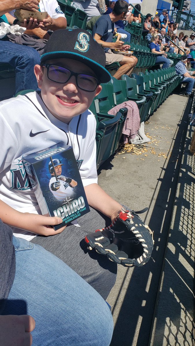 SeattleRallyKid's tweet photo. What a fun weekend with Ichiro! Awesome ceremony, awesome fireworks, a sweet bobblehead and hopefully a series win today! Let's end this weekend with a bang @Mariners! #SeaUsRise #GoMariners #IchiroWeekend #WHEREiROOT https://t.co/0CIBoXY4fK