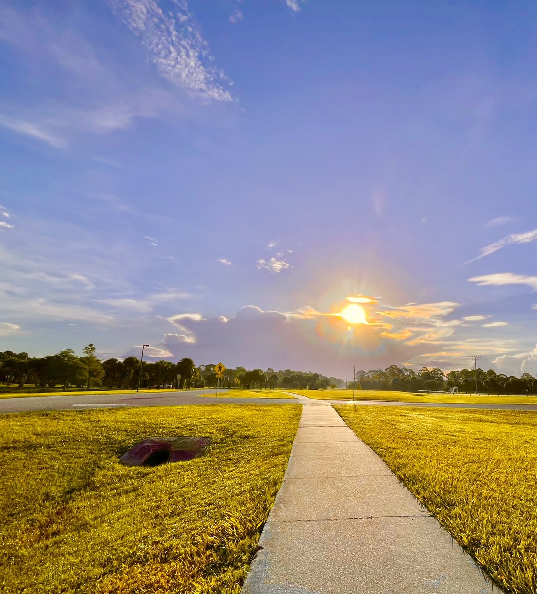 forpoochessake's tweet photo. The #sun trying ito shine through a thick #cloud ends up wearing what looks like a #halo . #holysun ! Savior’s just #happy to be out early while it’s still cool and dry bec another afternoon #storm is brewing with the #fullworks . #nocomplaints Thankful it’s not a #hurricane . https://t.co/VIg9ekb4my