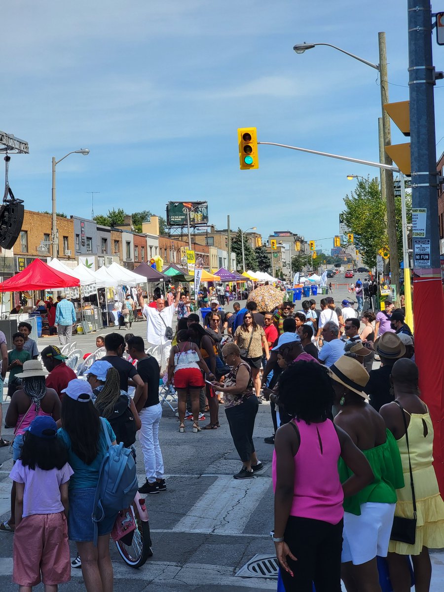 Inter_group's tweet photo. Intergroup Facility Services Inc. is proud to be providing services at the Sinting Fest on Eglinton West presented by the BBPA. #EventCleaning #EglintonWest https://t.co/OFIbkRmvUH