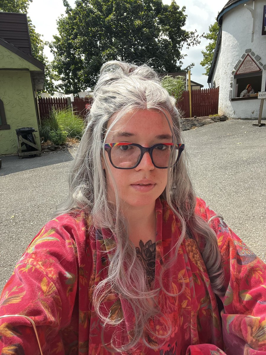 Goldenazriel's tweet photo. I’m melting in my depression robe in it’s test run at the Ren Faire. Found another Ed &amp; an Izzy. #OFMD #OurFlagMeansDeath #DepressionRobe #Edward #Ed https://t.co/kqISAB4Qs5