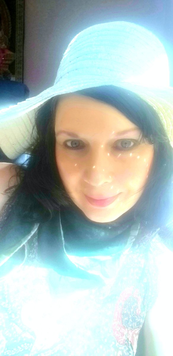 Bono66020372's tweet photo. I took this #selfie earlier #today by the #windowlight &amp; I'm a #VintageModel from #Norwich #Norfolk #EastAnglia #EnglishRose #CatholicRebel #NorolkAccent #English #British #ModelsonInstagram . I still have some #femalefriends here in #Norwich who have #provedtobe #Genuine &amp; loyal https://t.co/ExiM3Ws986