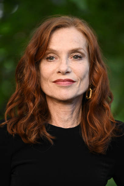 HUPPERT

#IsabelleHuppert au <a href="/FFAngouleme/">Film Francophone à Angoulême</a> en compétition avec "A PROPOS DE JOAN" de #LaurentLarivière 🎥, sortie salles le 14 septembre 🇫🇷

L'actrice retrouve cet automne #AndréTéchiné pour le tournage en #Occitanie de "LA REVOCATION", 43 ans après "LES SOEURS BRONTË".

#Cinéma