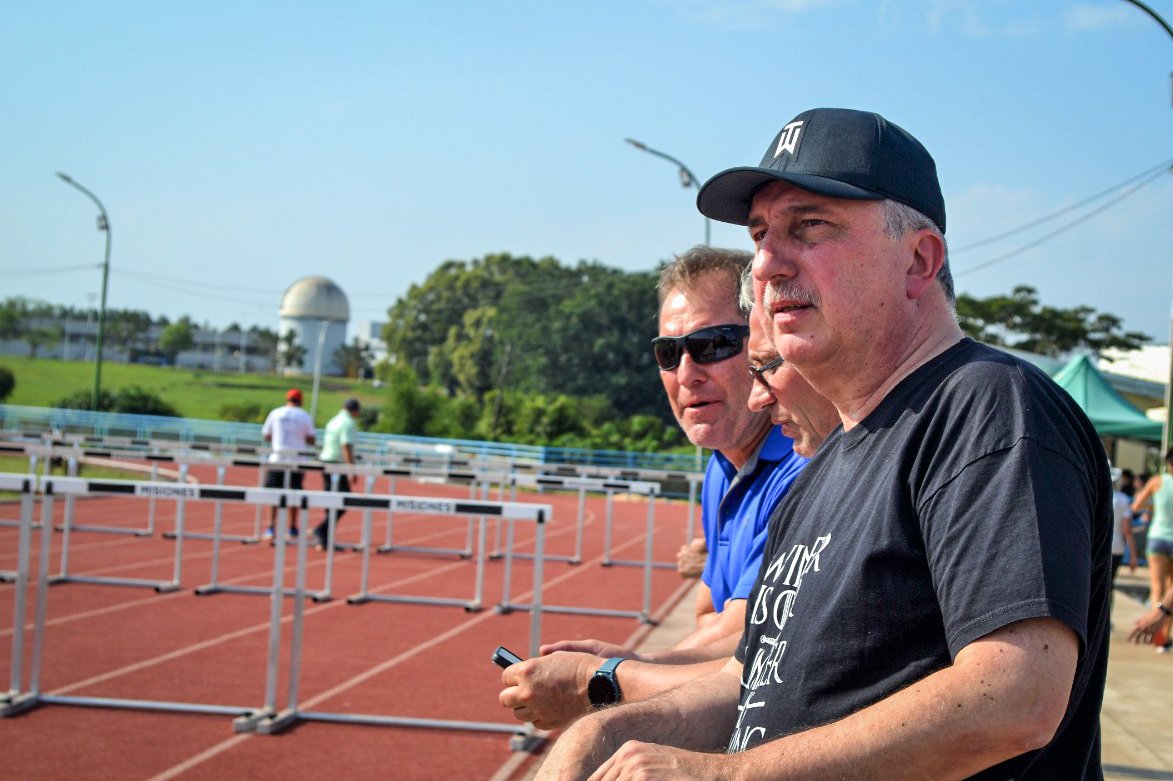Disfrutando junto al subsecretario de Formación y Desarrollo Deportivo, <a href="/CasoMarcelo/">Marcelo Caso</a>; la presidenta de FeMA, <a href="/muchihippler/">Muchihippler</a>; el presidente de CADA, Daniel Sotto; y el coordinador del Área de Alto Rendimiento Deportivo,Miguel Seró.