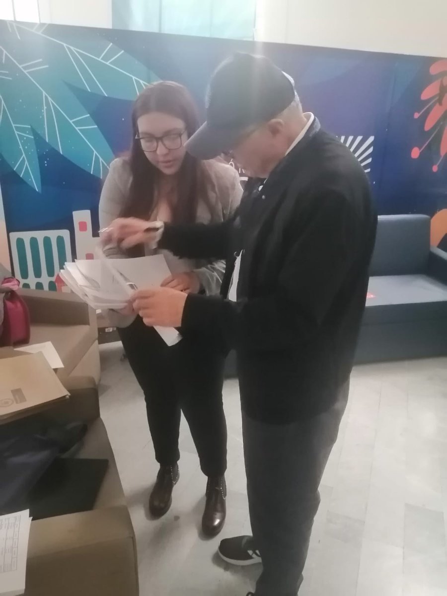 Katzmauricio's tweet photo. Luego de 4 años de trabajo, de entregar su informe Final #HayFuturoSiHayVerdad 
@ComisionVerdadC , cierra operaciones entregando la que fue su sede al @MinJusticiaCo y a la Nación. Un edificio renovado con modernas instalaciones al servicio de la ciudadanía. https://t.co/LrheV9NEj2