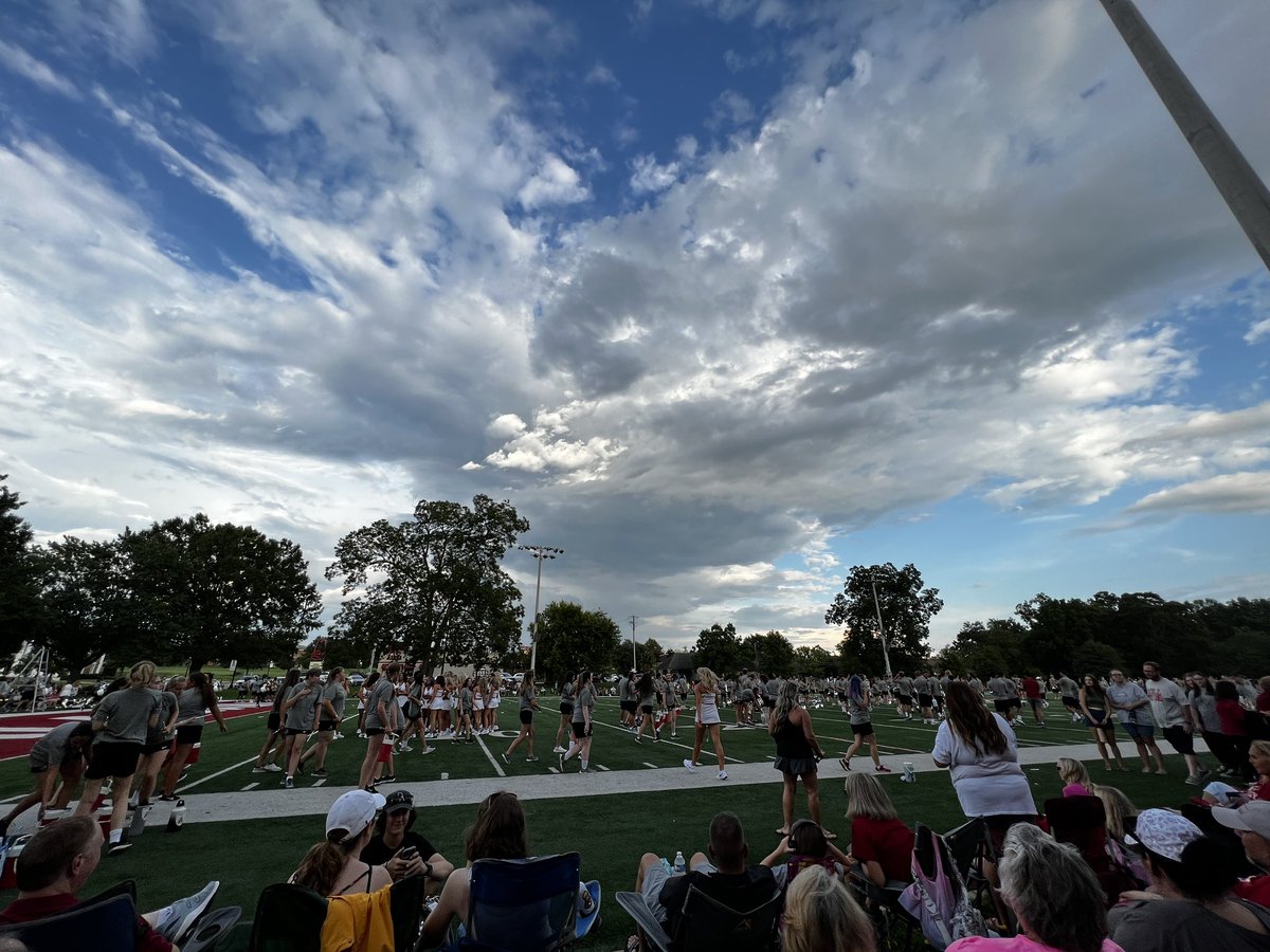 amandau27's tweet photo. I got to see my #oneinamillion at the #MillionDollarBand Parent Preview show Saturday evening. What these students accomplish in three short weeks is nothing short of amazing! Canโt wait to watch him perform in Bryant-Denny next week with @ua_mdband. ๐ท โค๏ธ๐ #proudmom #BamaMom https://t.co/FGf1R53oRy