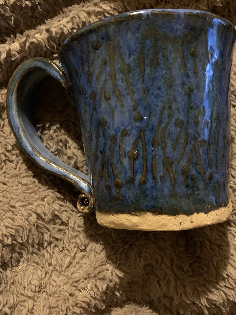 MousePottery's tweet photo. Three new pieces fresh from the kiln. There’s a ocean theme to this batch:two seaweed green triangle dishes and a mug with a seaweed impression in an surf blue glaze. 

#handbuiltpottery
#slabbuiltceramics https://t.co/tSvtUAlPdn