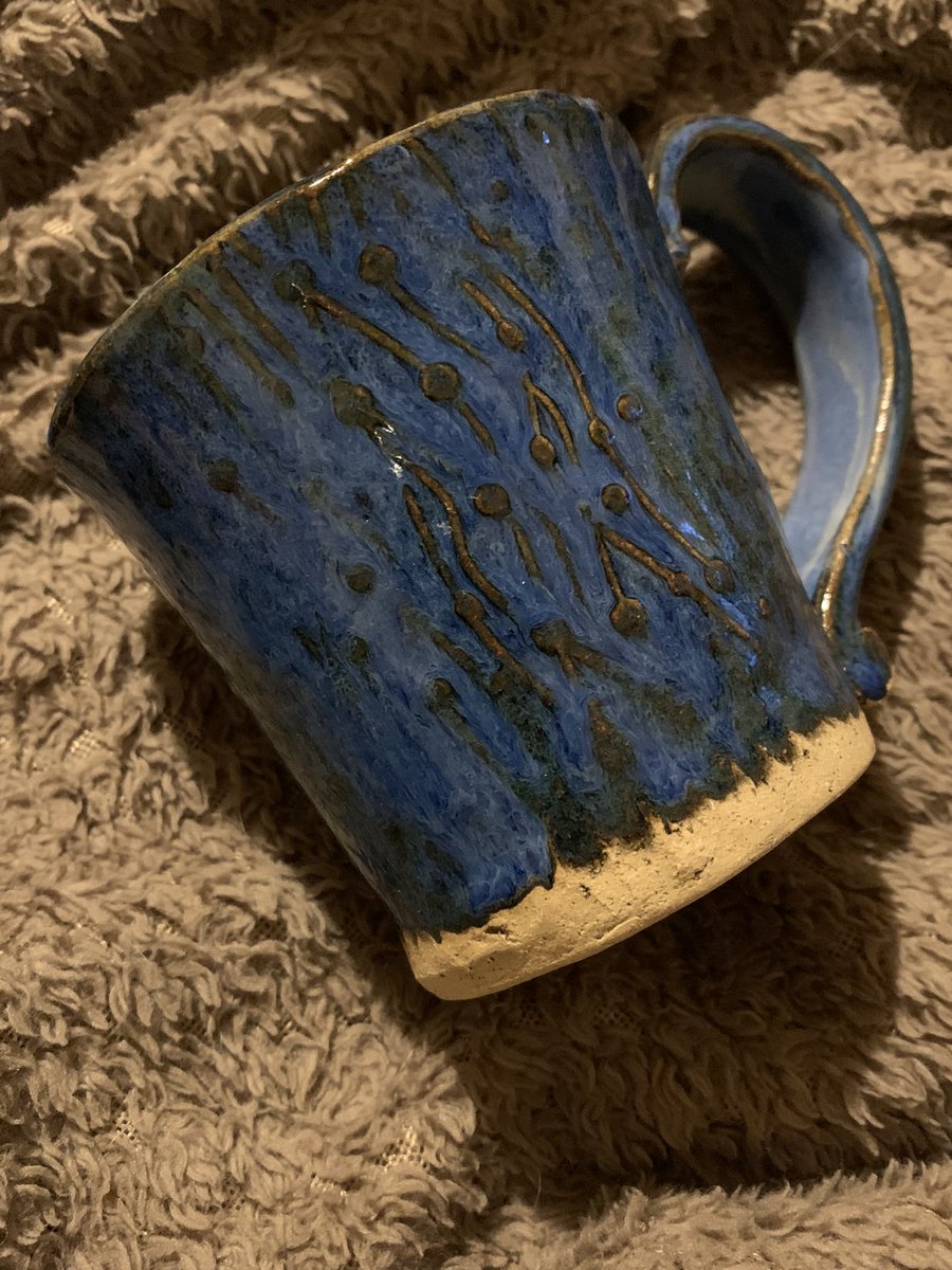 MousePottery's tweet photo. Three new pieces fresh from the kiln. There’s a ocean theme to this batch:two seaweed green triangle dishes and a mug with a seaweed impression in an surf blue glaze. 

#handbuiltpottery
#slabbuiltceramics https://t.co/tSvtUAlPdn