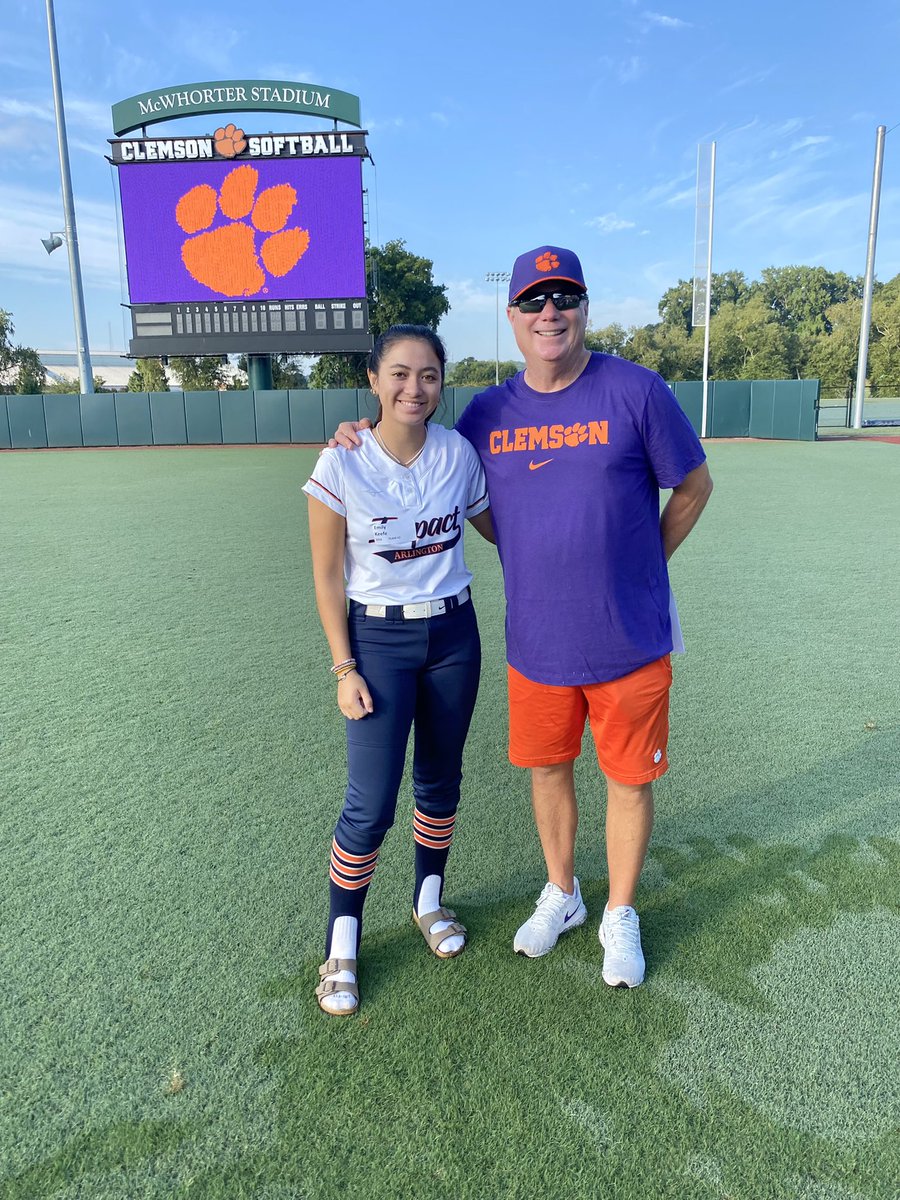 emilykeefe0's tweet photo. Had a blast at @clemsonsoftball camp today!! Learned so much from the players and coaches! It was awesome getting to meet @rittmanjohn @jesss_harperr and other awesome staff and players! 🧡💜 #gotigers @impactelite_16u https://t.co/Va1wcR7sTm