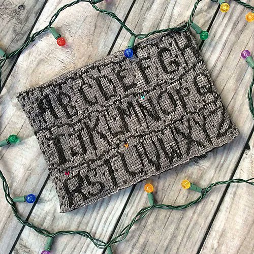 knithacker's tweet photo. Knit a 'Stranger Things' Cowl - Get the Pattern! 👉 https://t.co/JBkk2iFncy #knitting #StrangerThings https://t.co/50pydHgZjJ