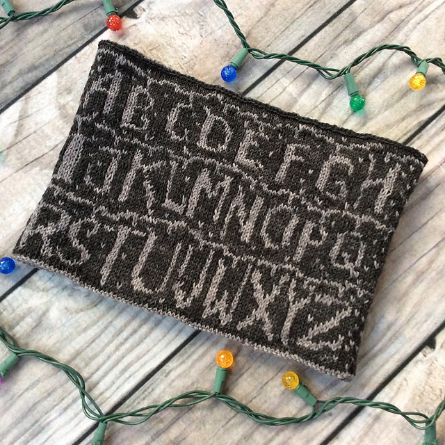 knithacker's tweet photo. Knit a 'Stranger Things' Cowl - Get the Pattern! 👉 https://t.co/JBkk2iFncy #knitting #StrangerThings https://t.co/50pydHgZjJ