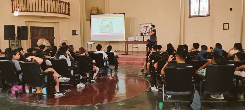 gabobonari's tweet photo. Capacitación PsicoSocial y Nutricional deportiva en Orán.
🔸Compartiendo este hermoso espacio con mi amiga y compañera @CarlittaRM 
Feliz de seguir aprendiendo a su lado y compartir momentos.
Muchas gracias querida amiga ✨☺️ https://t.co/MTyqj8Smk0