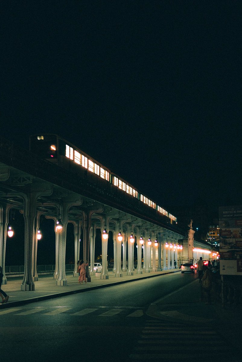 ibigrafi's tweet photo. Noches parisinas y cinestill type edit https://t.co/J3ez39Ey24