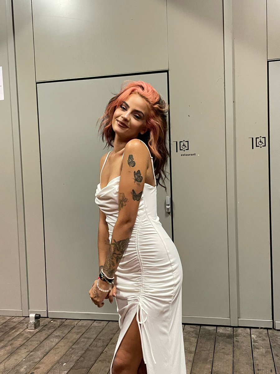 ta grande tante tweet media