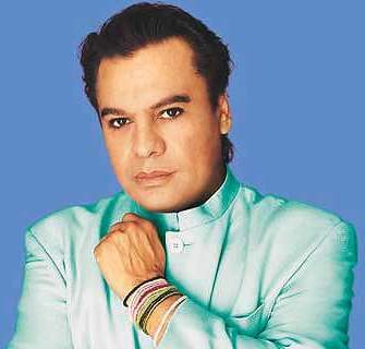TelegrafistaC's tweet photo. A 6 años de su partida física, recordamos al Divo de Juárez o Divo de México, ese artista fenomenal llamado Juan Gabriel, cuyas canciones son muy escuchadas y replicadas por la familia Cubana. #LatirAvileño #IzquierdaUnida https://t.co/nbr3XmIUbm