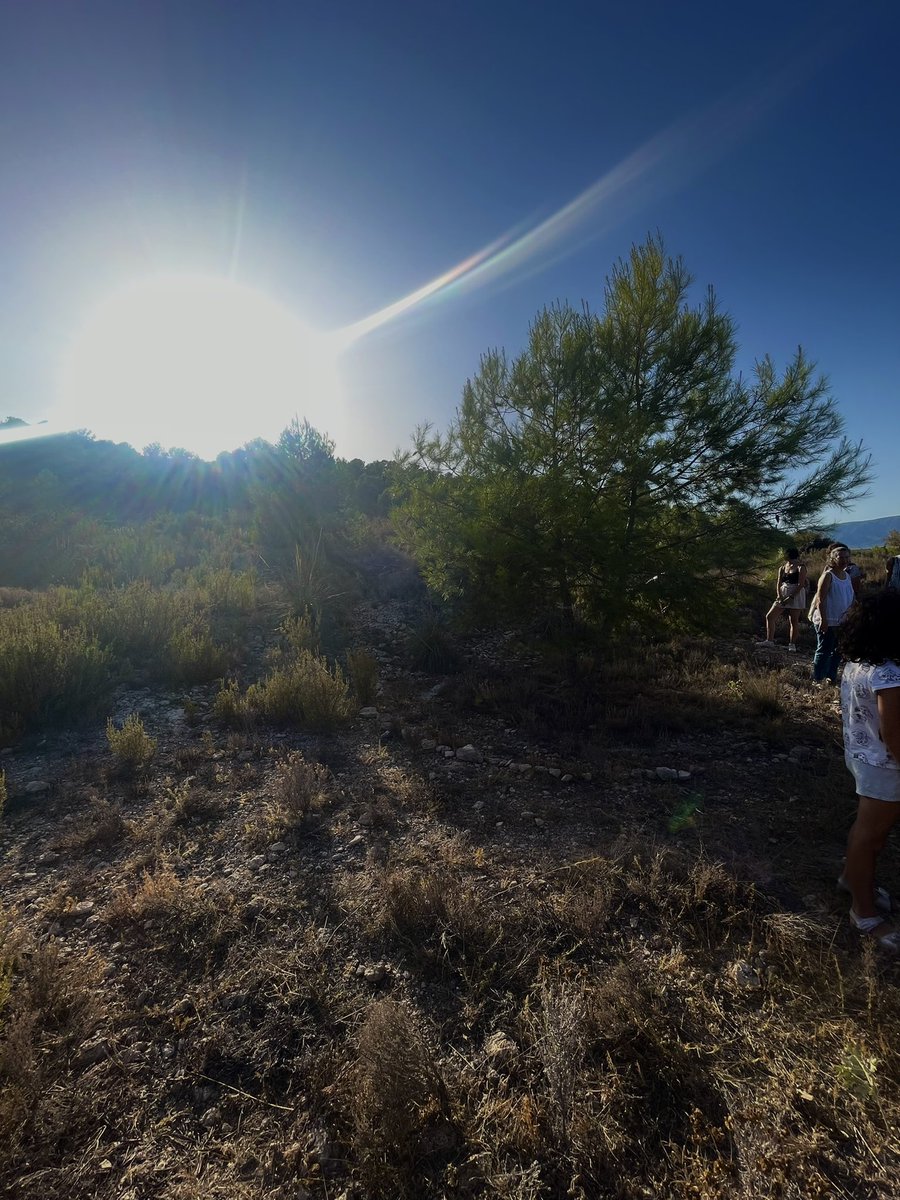 Hoy hemos soltado las cenizas de mi abuela donde ella quería que lo hiciéramos. Nos hemos juntado sus hijos y nietos para despedirla y he sacado estas fotitos tan ❤️