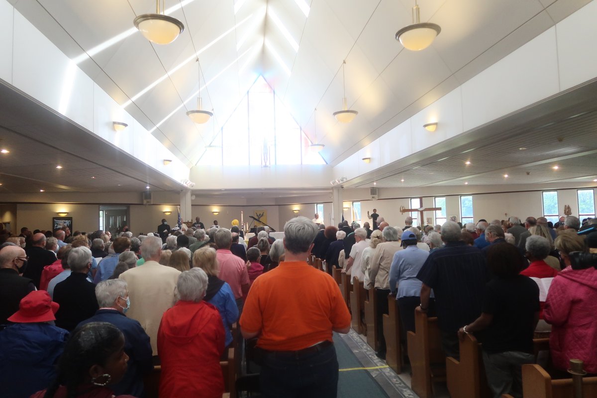 HeyRaChaCha's tweet photo. Lovely #Buffalo #MassMob at St. Martin de Porres Church today! (Photos from May, since *someone* forgot to put the SD card back in *someone's* camera ๐) https://t.co/7THTaeVhm8