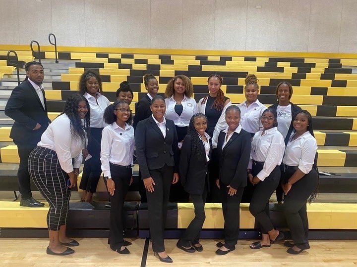 Grambling_SLI's tweet photo. For one to lead, one has to serve first! On last Thursday, members of SLI headed to Crawford Elementary in Arcadia, Louisiana for their open house to serve! 

Thank you Crawford Elementary again for having us, it was a pleasure to serve you!  🖤💛
#weareSLI #leadership https://t.co/RFEi69oXe4