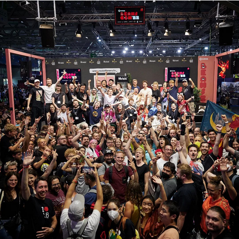 RBTV_Koeln's tweet photo. Eine weitere #gamescom findet ihr Ende und mit ihr auch die #beanscom.
Wir hoffen, Ihr hattet ebenso schöne Momente auf der Messe wie wir, und freuen uns, Euch nächstes Jahr wiederzusehen.
Vielen Dank @TheRocketBeans für die tolle Zeit♥️♥️♥️ https://t.co/49c10bAhya