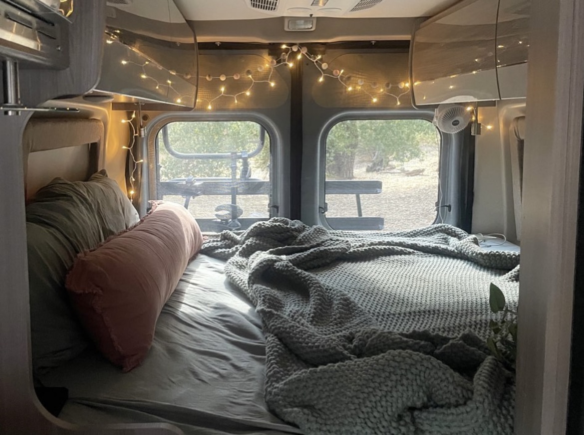 ThorMotorCoach's tweet photo. Get cozy π΄π
π·: @ therossesroam
Sequence: https://t.co/dsUz7RrFGr
#tmchappycamper #thormotorcoach #rvliving #motorhome #rvlife #getoutside #roadtrip #travel #explore #rvinterior #homeiswhereyouparkit https://t.co/V3CzjYudSO