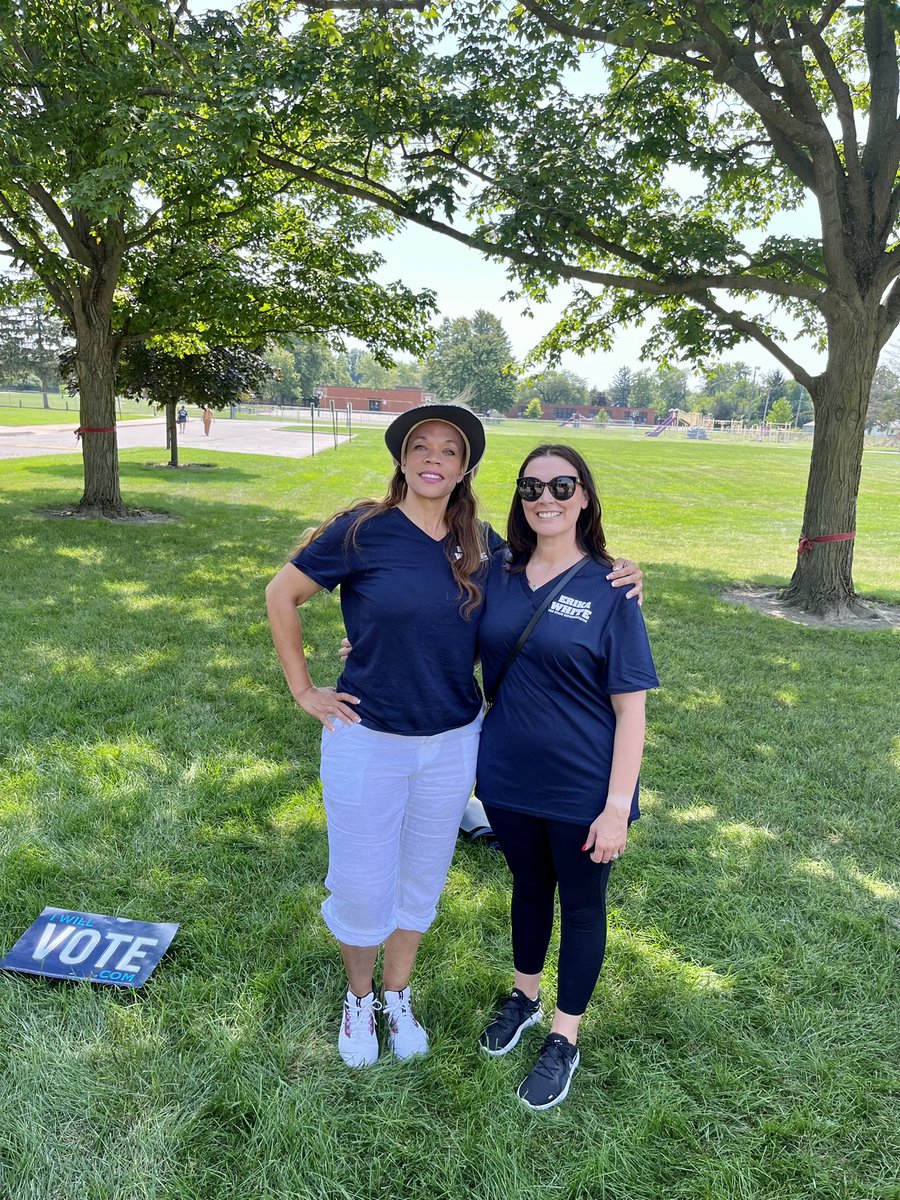 tifflynn20's tweet image. Great canvass today in Ohio distrct 42 for @ErikaForOhio !!!! Be sure to vote November 8!!! #erikawhiteforOhio #PROworker #PROlabor @afa_cwa @CWAUnion