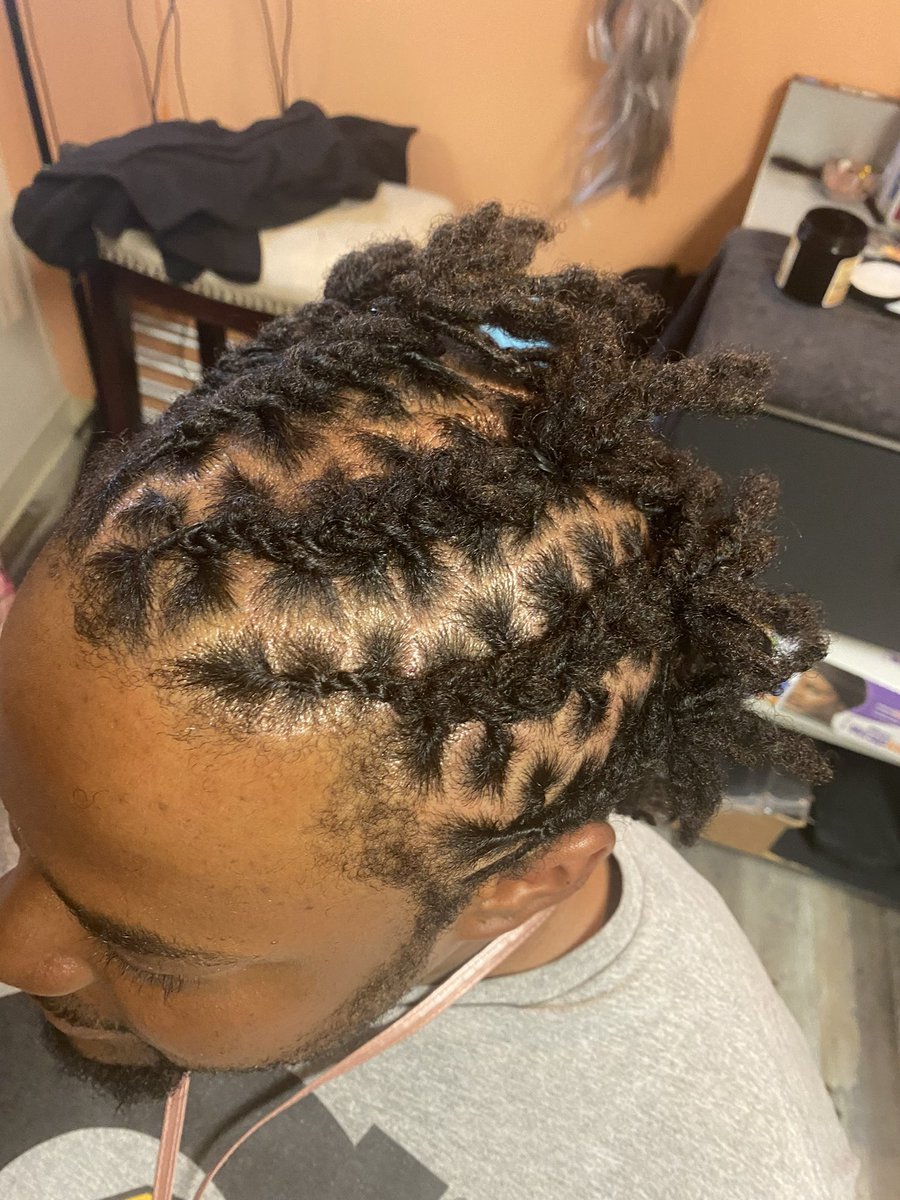 beltwaybarz695's tweet photo. Been on my loc journey for an official year now. Guess I’m officially apart of the long hair don’t care crew now. Lmao 🤣 #locs #locsjourney #teamlocs #longhairdontcare #locmaintenance #locs4life #locsforlife #locsthread https://t.co/Wn3WrNjCWY
