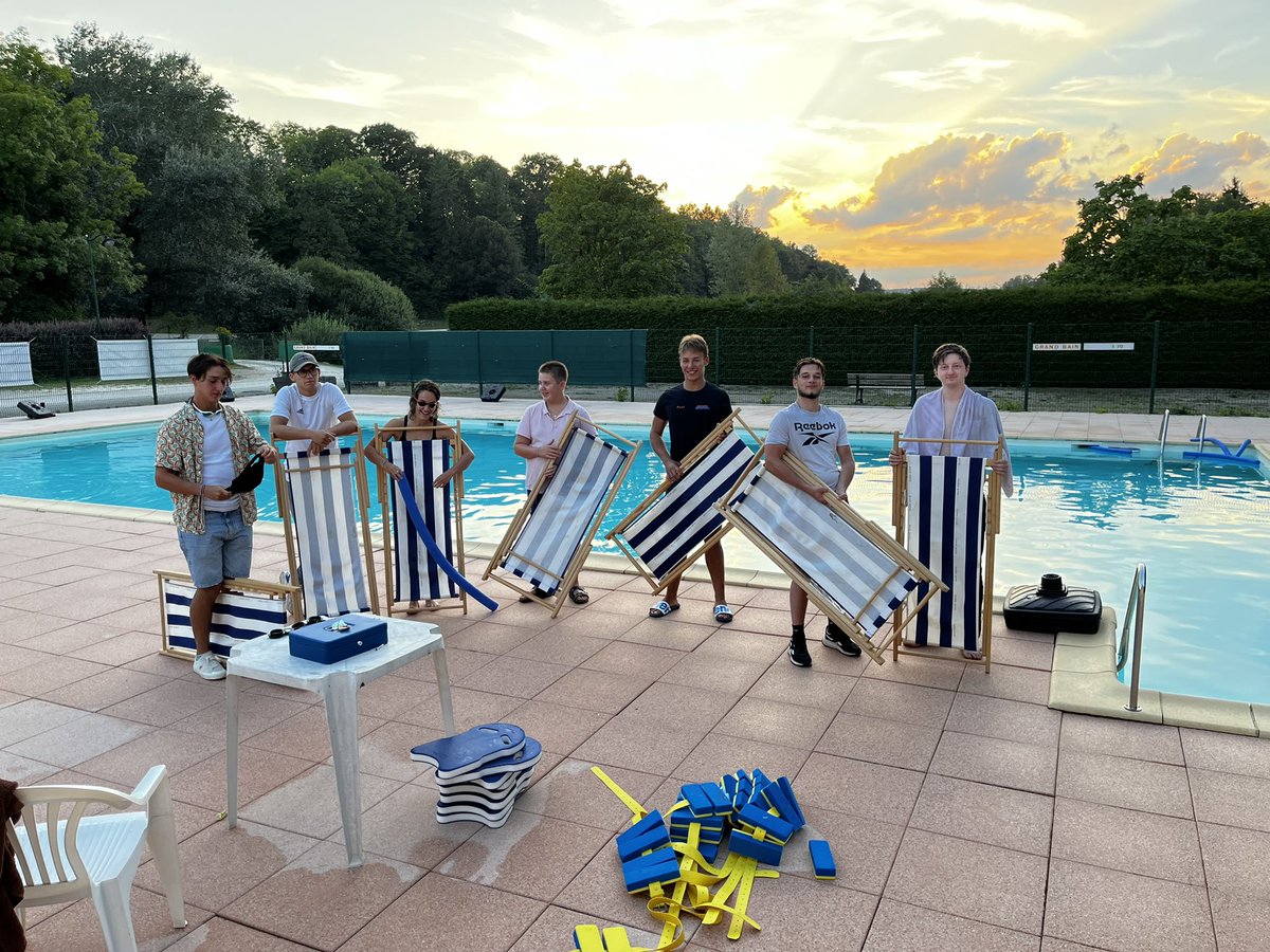 Clap de fin de saison pour la piscine de <a href="/ReceysurOurce/">Commune de Recey-sur-Ource</a>
Avec + de 3000 entrées ce fut une très belle saison. Merci à Mickaël et Paul, nos MNS à la surveillance du bassin et à Élise, Christophe et Hugo nos agents d’accueil et d’entretien !
À l’année prochaine 😀