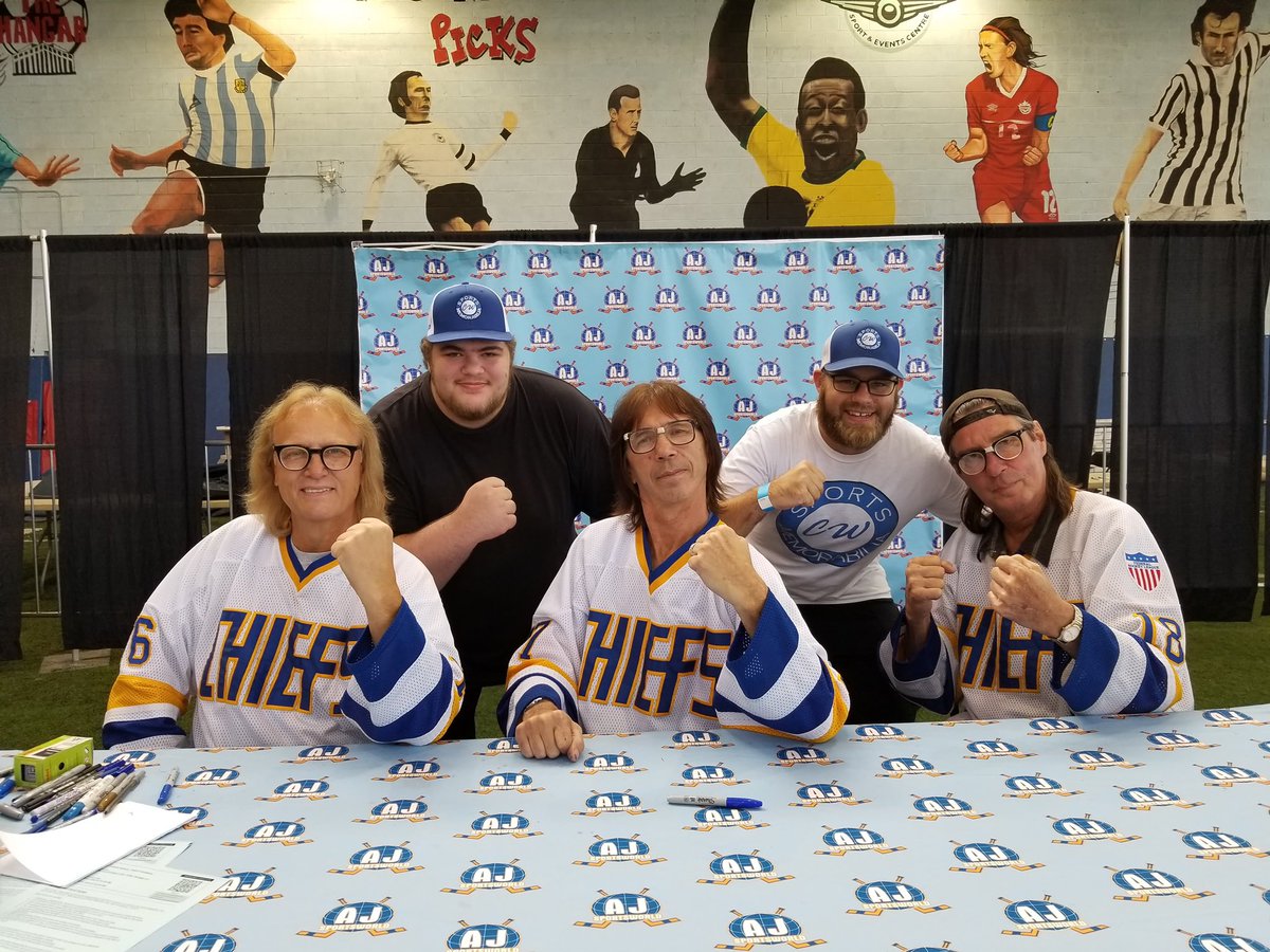 CwLeafs's tweet photo. @Hanson_Brothers Legends https://t.co/PSpZOwvxUl