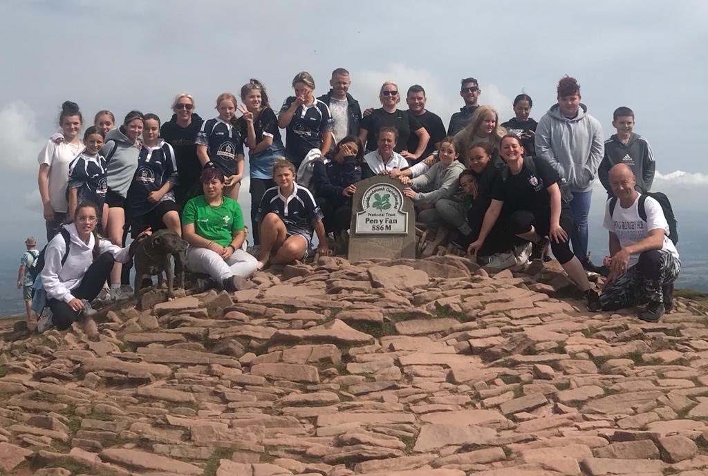 So proud of our girls and amazing parents !!!! We made it to the top of our sponsored climb ! We’ll be wearing our new kit in no time ! It’s not too late to sponsor us…if you’d be so kind 🤩⁦@GlamWandsRFC⁩ ⁦@GlamWands_minis⁩ ⁦@RugbyCapitals⁩