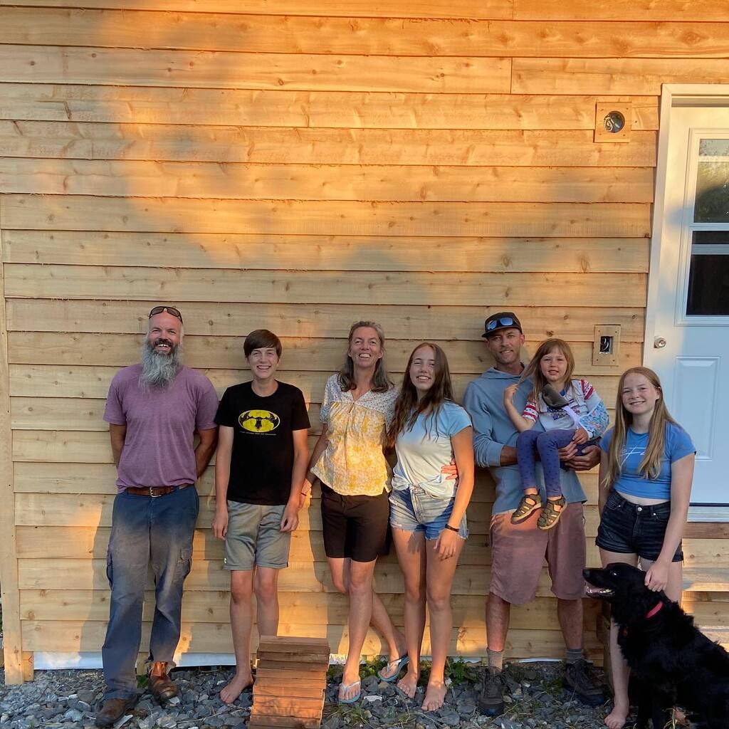 SandowFarm's tweet photo. Family work bee on the cedar siding at the Appleseed Cabin.
#tinyhomes #cabin #newbrunswick #homesteading #nature #offgridlifestyle #winter #getaway #friends #tinyhouse #cabinlife #cabin #cabinintheorchard #offgridcabin #diycabin #diybuild #cabinbuilder… https://t.co/ndXetJQCZG https://t.co/MwuzVf00sK