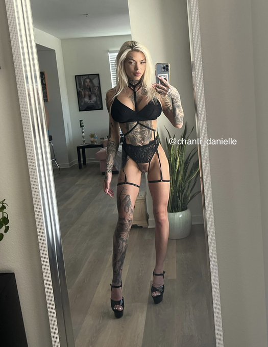 Onlyfans filming day 🥸 https://t.co/DpzvfczEV2