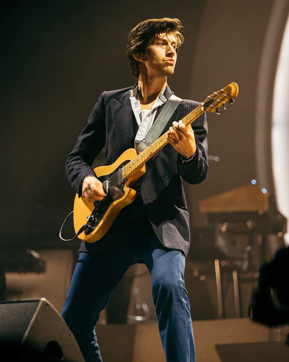 benmcquaide's tweet photo. .@ArcticMonkeys headlining @OfficialRandL ⚡️https://t.co/xAdFHz1Xqx https://t.co/eyhafC21oP
