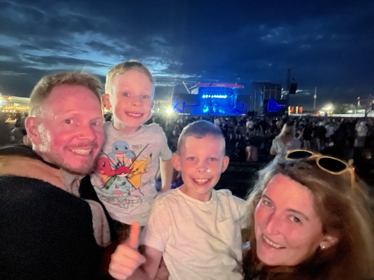 HighwiresPete's tweet photo. Halsey smashed it - 1975 next!! #NoMusicOnADeadPlanet #readingfestival2022 https://t.co/b5sMDN87Ub