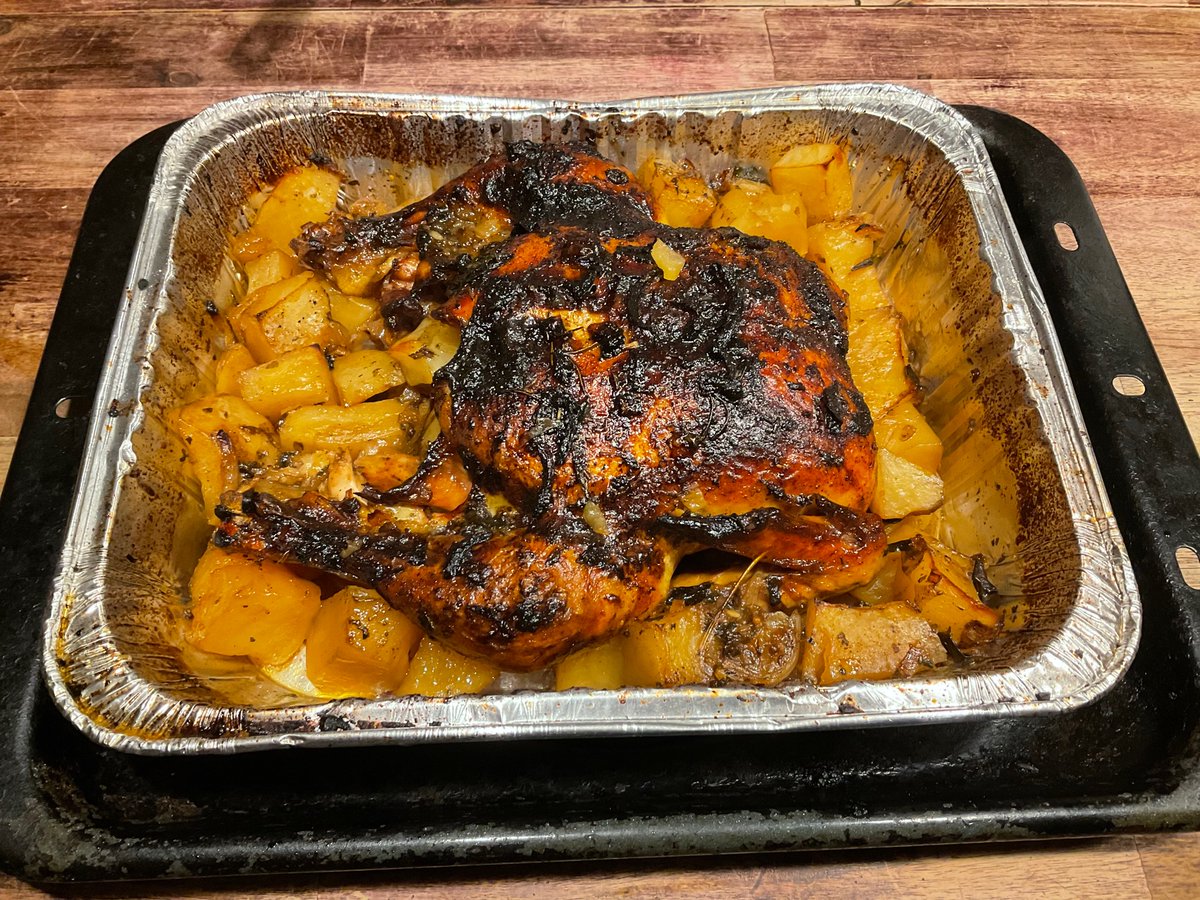 Tenji95's tweet photo. Cake and chicken! Yay! 🎂🍗 #CookingTV https://t.co/qtXQk6M8EV