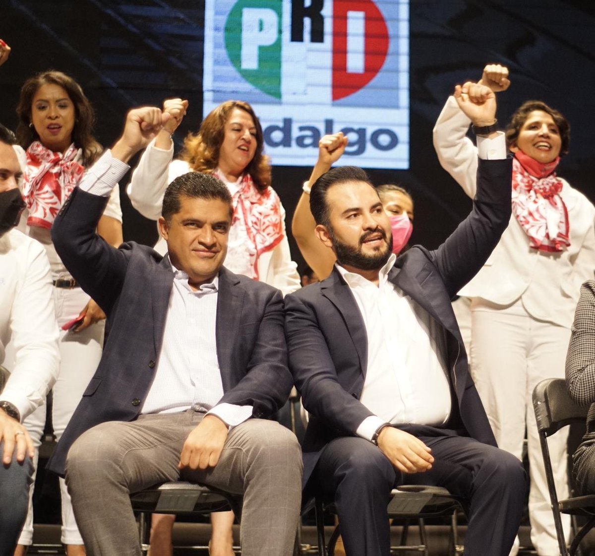 cdeprihidalgo's tweet photo. Estamos de fiesta en el @cdeprihidalgo, hoy se gradúan  de la #EHMPRI más de 679 mujeres priistas de lucha y esfuerzo.

El empoderamiento y la constante formación política, son herramientas que tienen las mujeres priistas para fortalecer sus liderazgos.

#FuerzaEHMPRI https://t.co/pnGJ8QE18T