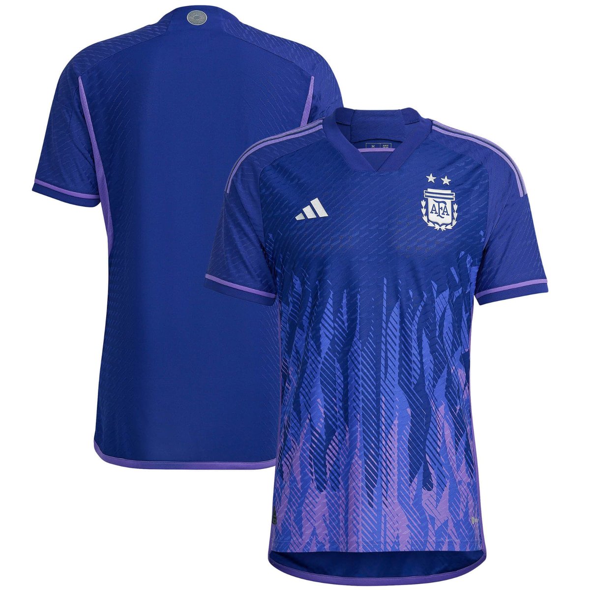 ActuFoot_'s tweet photo. Ce à quoi ressemblera le maillot extérieur de l’Argentine pour la Coupe du monde 2022. 🇦🇷

📸 @esvaphane https://t.co/v3U6ACf058