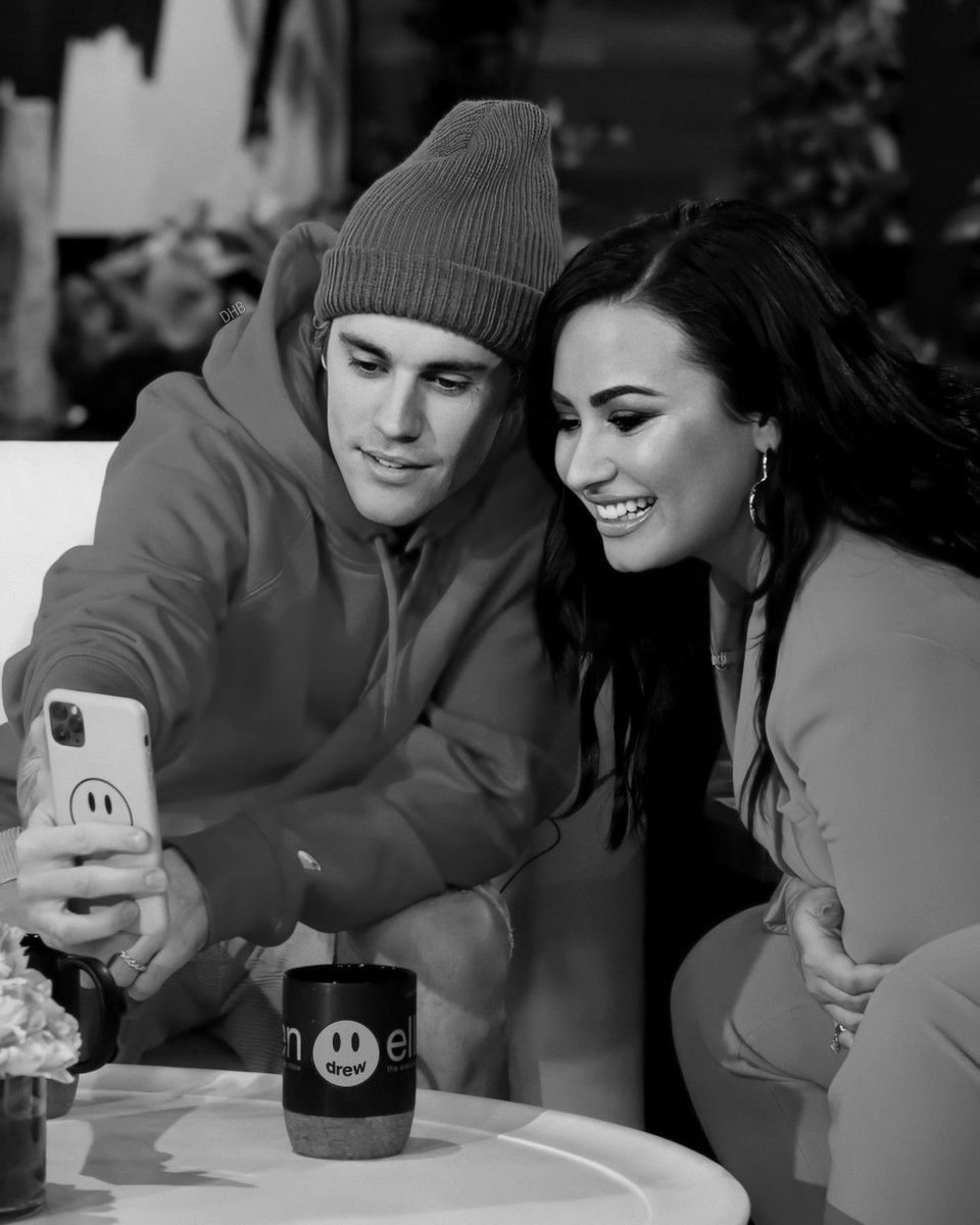 dudallovato's tweet photo. 𝔱𝔥𝔢 𝔞𝔯𝔱 𝔬𝔣 𝔩𝔬𝔳𝔢 🌌💜 https://t.co/p5HprQEupA